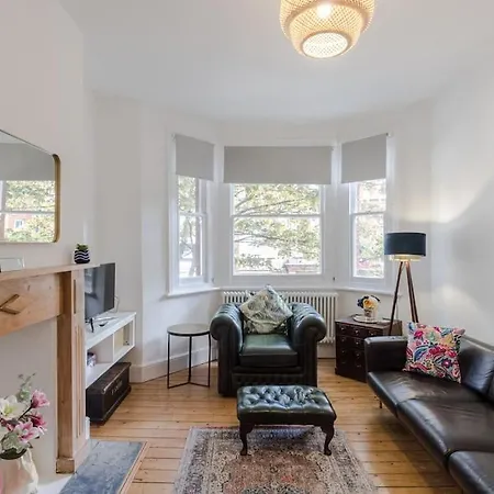 The Oval Abode Apartment
